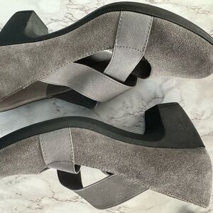 Cliffs by White Mountain Women’s 9 Anna Gray Suede Casual Heels‎ Shoes